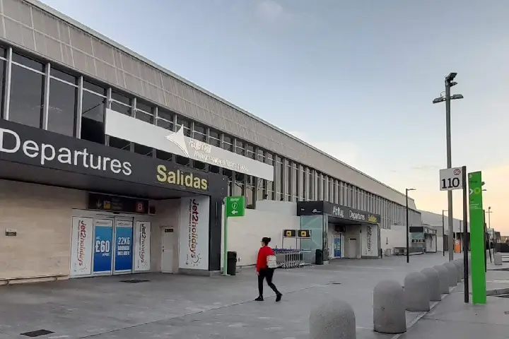 Tenerife airport mobile assistance