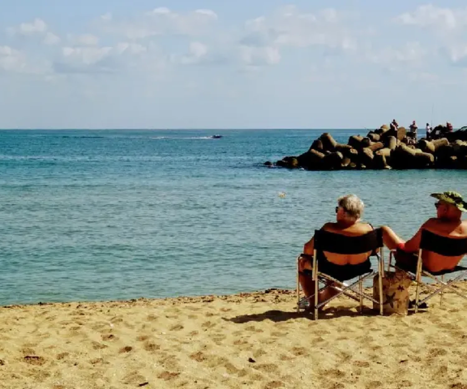 Can you arrange support for an elderly relative with memory problems in Tenerife?
